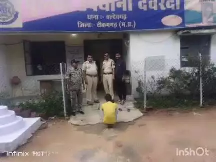 बल्देवगढ़: देवरदा चौकी पुलिस ने एक स्थाई वारंटी को गिरफ्तार कर न्यायालय में पेश किया