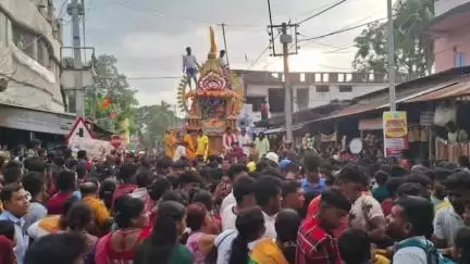তপন: তপন রাধাগোবিন্দ সেবাশ্রম সংঘের উদ্যোগে আয়োজিত হল জগন্নাথ, বলরাম ও সুভদ্রার রথযাত্রা, ভিড় ভক্তদের