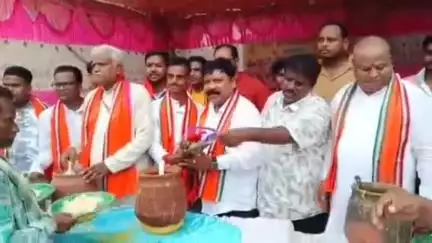 ତାଳଚେର ସଦର: ତାଳଚେର ରଥ ଯାତ୍ରାରେ ସତ୍ୟ ସନାତନି ସଂଗଠନ ପକ୍ଷରୁ ପ୍ରସାଦ ବଣ୍ଟନ କାର୍ଯ୍ୟରେ ଯୋଗ ଦେଲେ ଢ଼େଙ୍କାନାଳ ସାଂସଦ ରୁଦ୍ର ନାରାୟଣ ପାଣି