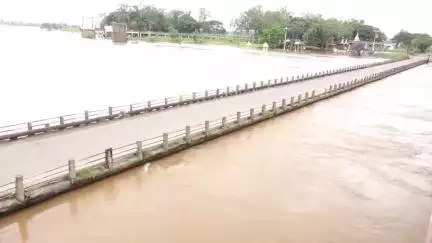 हातकणंगले: इचलकरंजी येथील वरदविनायक मंदिरात पाणी शिरले,पंचगंगा नदीची पातळी ६० फुटांवर