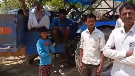 मिश्रिख: जुहरा नई बस्ती में जामुन तोड़ने के लिए पेड़ पर चढ़े व्यक्ति की गर्दन अचानक डाल में फंसने से हुई दर्दनाक मौत