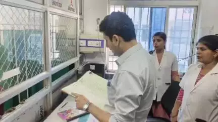 डुमरा: जिलाधिकारी ने किया अनुमंडलीय अस्पताल बेलसंड का औचक निरीक्षण
