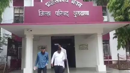 बुलढाणा: देऊळघाट येथील उर्दू सायन्स कॉलेजच्या अकरावीच्या तुकडीत वाढ व प्राध्यापकांची पदे भरा, सीईओंना उपसरपंच व सदस्यांचे निवेदन