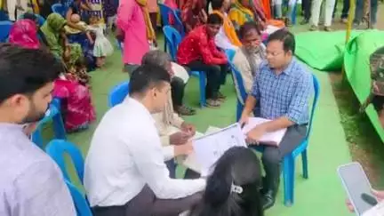 रायसेन: ज़िला कलेक्टर ने धरती आबा जनजातीय ग्राम उत्कर्ष अभियान के तहत कमका भूसीमेटा में आयोजित शिविर का किया निरीक्षण