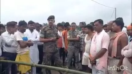 जामताड़ा: जुड़गुडीह में अवैध बालू से लदे ट्रैक्टर ने बाइक सवार को टक्कर मारी, पिता-पुत्र की मौत, पत्नी गंभीर