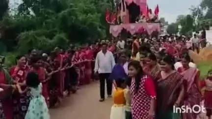 ଅତାବିରା: ଜହ୍ନାପଡା ଗ୍ରାମରେ ରଥଯାତ୍ରା ଅନୁଷ୍ଠିତ, ସୁଭଦ୍ରାଙ୍କ ରଥ ଟାଣିଲେ ମହିଳା