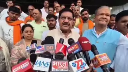 साजा: लोकतंत्र की हत्या कार्यक्रम में खाद्य मंत्री दयालदास बघेल आपातकाल शब्द भूले, कार्यकर्ताओं से पूछा: 50 साल पहले क्या था