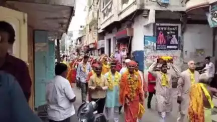 शाजापुर: नाग-नागिनी मार्ग स्थित अखंड आश्रम में श्रीमद् भागवत कथा की शुरुआत से पहले नगर में निकली भव्य शोभायात्रा