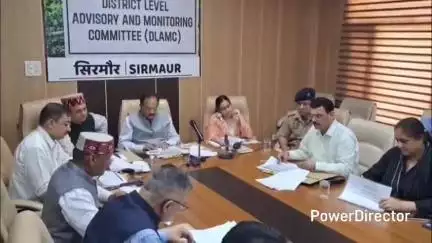 नाहन: मंत्री हर्षवर्धन चौहान ने की जिला स्तरीय सलाहकार एवं निगरानी समिति की बैठक की अध्यक्षता