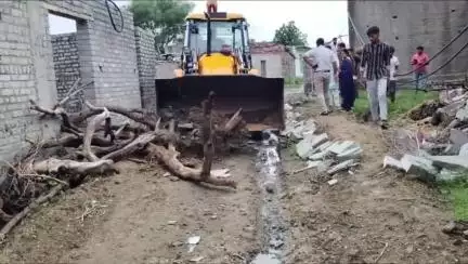 गंगधार: गुढ़ा में रास्तों और नालियों से हटाया गया अतिक्रमण, नए रास्ते का कार्य किया गया प्रारंभ