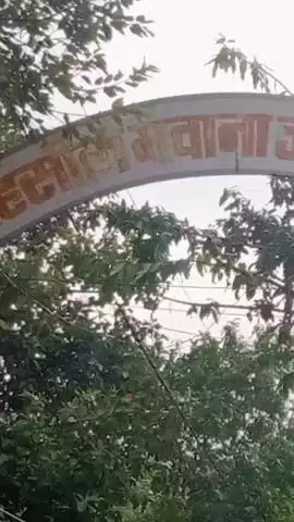 मवाना: फलावदा के अमरोली उर्फ बड़ा गांव निवासी सबीउल ने मवाना तहसील में दबंगों द्वारा चकरोड पर कब्जा करने की की शिकायत