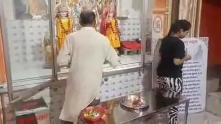 बांधवगढ़: राम दरबार मंदिर में पुजारी जी और भक्तों द्वारा की गई संध्या आरती