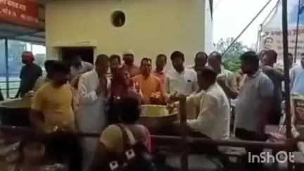 मैहर: गोविंद बाग स्थित जगन्नाथ स्वामी मंदिर पहुंचे मैहर विधायक, सपरिवार की पूजा-अर्चना