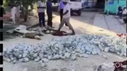बनकटवा: महुआवा थाना परिसर में छौड़ादानों अंचलाधिकारी के समक्ष 919 लीटर शराब का विनष्टिकरण किया गया