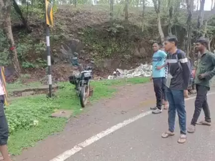 पंडरिया: चिल्फी घाट में बाइक सवार को अज्ञात वाहन ने ठोकर मारकर फरार हो गया, बाइक चालक को आई मामूली चोट, शिकायत दर्ज