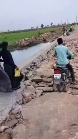 रावतभाटा: बरसात में टापू बन जाता है रावतभाटा का मुवादा गांव, पुलिया निर्माण की मांग वर्षों से अधूरी, ग्रामीण हो रहे परेशान