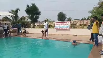रावतभाटा: रावतभाटा की अक्षिता करेंगी नेतृत्व, जिले से 6 तैराक राज्य प्रतियोगिता के लिए तैयार, टीम हुई रवाना
