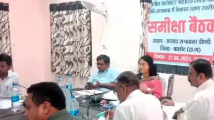 बालोद: डौण्डी में कलेक्टर ने दी सख्त चेतावनी: योजनाओं में लापरवाही बर्दाश्त नहीं, आम जनता की समस्याएं समय पर हों दूर