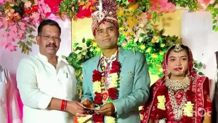 बिछिया: बिछिया विधायक नारायण सिंह पट्टा ने घोंटा में नवविवाहित जोड़े को दी बधाई
