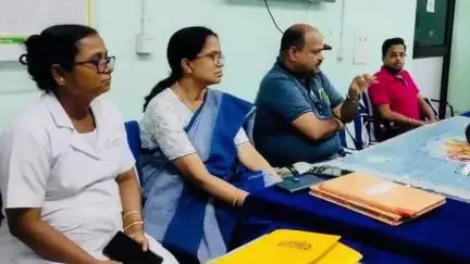 সিউড়ি ১: সিউড়ি সদর হাসপাতালে ইন-সার্ভিস স্কিল ল্যাব ট্রেনিং শেষে ছাত্রীদের হাতে সার্টিফিকেট প্রদান করা হলো