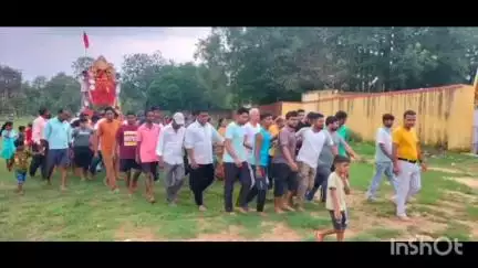 पतरातू: पतरातू रेलवे कॉलोनी स्थित कालीबाड़ी से श्रद्धालुओं ने निकाली रथ यात्रा