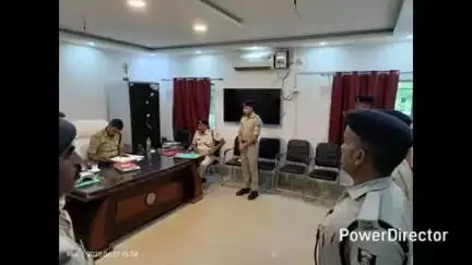 कटिहार: SP वैभव शर्मा ने लाइन डे पर पुलिस केंद्र का निरीक्षण किया, समस्या समाधान के लिए दिए निर्देश