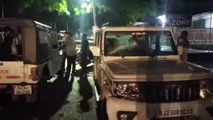 आबू रोड: आबूरोड के मानपुर में शराब ठेका संचालक ने की खुलेआम दादागिरी, शराब लेने गए युवक के साथ की मारपीट, पुलिस मौके पर पहुंची
