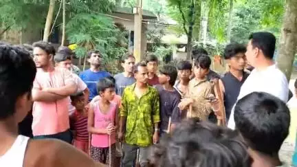 দাঁতন ২: পাগল কুকুরের কামড়ে বেতারুই গ্রামে প্রায় ১২ জনেরও বেশি আহত হল, এলাকায় এলেন বিডিও