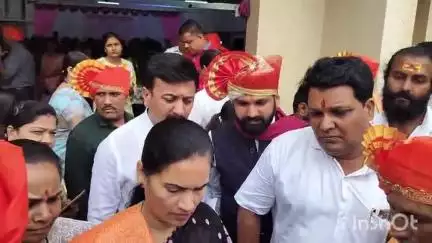 इगतपुरी: मा केंद्रीय आरोग्यमंत्री भारती पवार यांना इगतपुरी येथे ट्रामा केअर सेंटर व फ्राय ओवर ब्रिज  संदर्भात देण्यात आले निवेदन