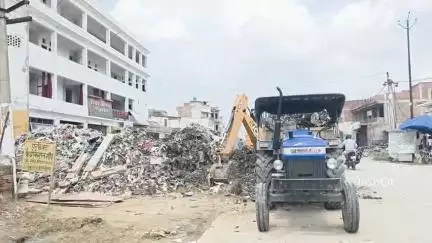 चायल: करन चौराहा पास पब्लिक एप की खबर का जोरदार असर, अधिकारियों के निर्देश पर प्रधान ने कूड़े के ढेर को हटवाया, आभार