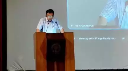 খড়গপুর ১: খড়গপুর আইআইটির ডিরেক্টর হিসেবে দায়িত্ব নেওয়ার পর বিশেষ বার্তালাপ ছাত্র-ছাত্রী ও অভিভাবকদের সঙ্গে