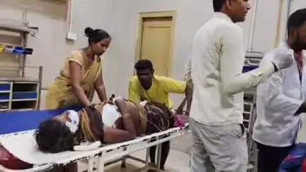 कप्तानगंज: कप्तानगंज पचार में खेत पम्पसेट लेकर जा रही महिला को तेज रफ्तार टेंपो ने मारी टक्कर, हालत गंभीर, अस्पताल में इलाज जारी