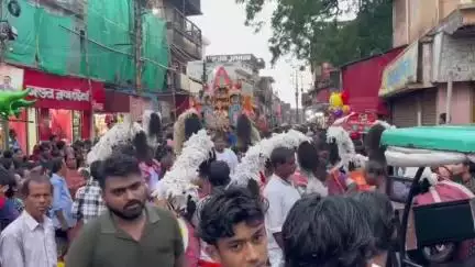 সিউড়ি ১: সিউড়ি শহরের একাধিক রথ নিয়ে সিউড়িতে বর্ণাঢ্য শোভাযাত্রার আয়োজন, শোভাযাত্রা দেখতে ভিড় কয়েক হাজার মানুষের