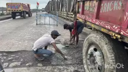 মেজিয়া: মেজিয়ায় দামোদর নদীর উপর অবস্থিত মেজিয়া সেতুতে সংস্কারের কাজ ও সাফাই অভিযান কর্মসূচি করল মেজিয়া ব্লক তৃণমূল