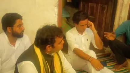 धरनावदा हादसे में मृतकों के परिजनों से मिले ओबीसी जनकल्याण संघ के राष्ट्रीय अध्यक्ष राजकुमार सेसई

गुना जिले के धरनावदा गांव में कुएं में जहरीली गैस से हुई दर्दनाक मौतों के पीड़ित परिजनों से आज ओबीसी जनकल्याण संघ के राष्ट्रीय अध्यक्ष राजकुम