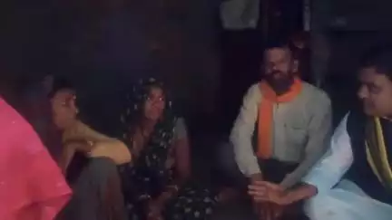 24 तारीख को धरनावदा कुआं में हुई घटना के बाद सम्मानीय सिद्दार्थ आदिवासी जी की दुखद मौत होने के वाद आदिवासी परिवार के परिजनों से उनके घर जाकर मिलना हुआ ।।

शासन प्रशासन से इस परिवार को मांग करता हूँ परिवार में एक नॉकरी एवं दस लाख का मुआवजा प