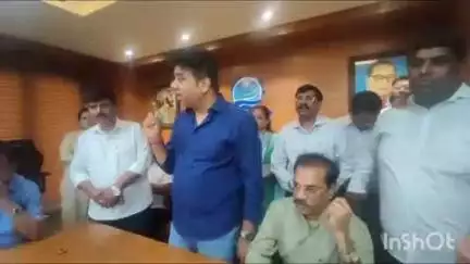 उरण: मनसेचे अध्यक्ष राज ठाकरे च्या दणक्याने जे एम बक्षी पोर्ट नमले
गुजरातला काढलेली जाहिरात रद्द
