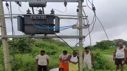 नावाडीह: नयाडीह टोला में नए बिजली ट्रांसफार्मर का उद्घाटन हुआ