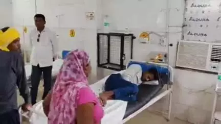इटावा: इकदिल इलाके में पत्नी से ससुराल जाने को लेकर कहासुनी के बाद पति ने विषाक्त पदार्थ खाया, जिला अस्पताल में भर्ती