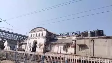 रफीगंज: रफीगंज रेलवे स्टेशन के चरकावां नहर के समीप आज ट्रेन की चपेट में आने से एक युवक की मौत, 24 घंटे बाद भी नहीं हुई पहचान