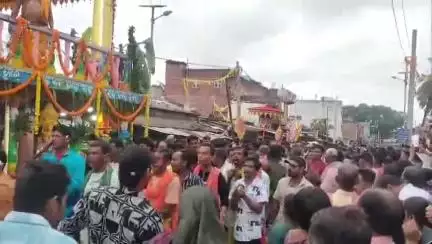 ମୋହନା: ଗଜପତି ଜିଲ୍ଲା ଚନ୍ଦ୍ରଗିରି ଗ୍ରାମ ରେ ମହା ଆଡମ୍ବର ସହ ରଥ ଯାତ୍ରା ପାଳନ କରାଯାଇଛି।