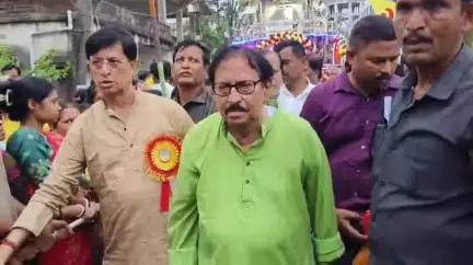 বারুইপুর: বারুইপুর প্রগতি সংঘের প্রথম বছর রথ যাত্রার রাস্তা, ঝাঁটা দিয়ে পরিষ্কার করে শুভ সূচনা করলেন বিধানসভার অধ্যক্ষ