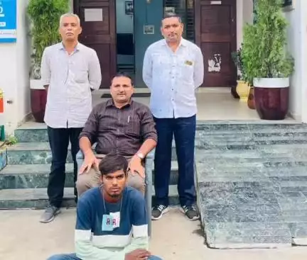 અપહરણ ગુન્હામાં નાસ્તા ફરતા આરોપીને આદસંગ ખાતેથી ઝડપી લેતી અમરેલી પેરલ ફરલો સ્કવૉર્ડ