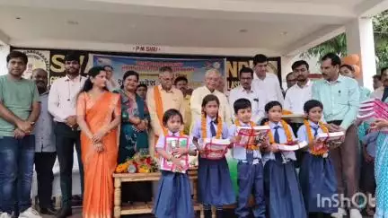 पीएम श्री ने चकरभाठा के शासकीय स्वामी आत्मानंद स्कूल में प्रवेश उत्सव बड़ी धूमधाम से मनाया, मुख्य अतिथि बिल्हा शामिल हुए
