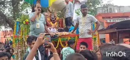 मुंगेर: भगवान जगन्नाथ की रथयात्रा कष्टहरणी घाट से भव्य रूप से निकाली गई, ज़िला जज ने की पूजा