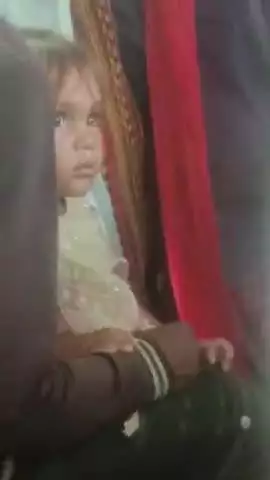 गरीब घर की बच्चियों की सुंदरता देखिए