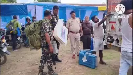 बक्सर: एमपी उच्च विद्यालय परिसर में आदर्श मतदान केंद्र के साथ बना पिंक मतदान केंद्र, महिला कर्मी रहेंगी तैनात