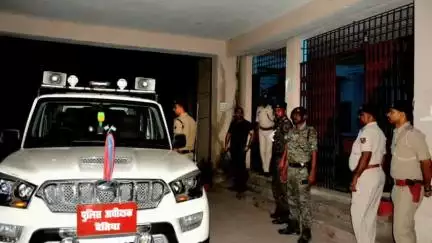 चनपटिया: बेतिया एसपी ने रात्रि में चनपटिया थाना और ERV गाड़ियों का किया औचक निरीक्षण, अधिकारियों को दिए निर्देश