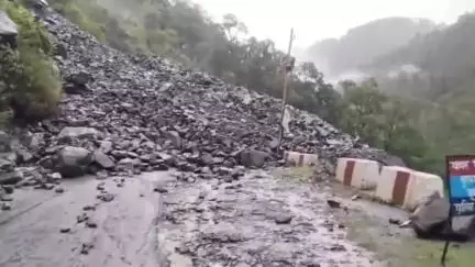 जोशियाड़ा: गंगोत्री और यमुनोत्री हाईवे अनेक स्थानों पर अवरुद्ध