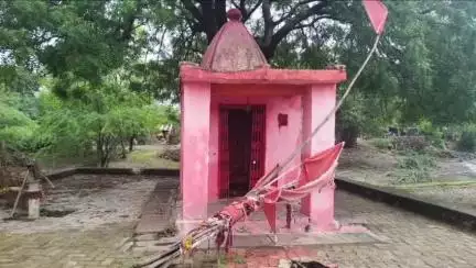 सज्जनगढ़: भाटवडला गांव के हनुमान मंदिर में चोरी और तोड़फोड़, धार्मिक भावनाएं आहत, ग्रामीणों में आक्रोश